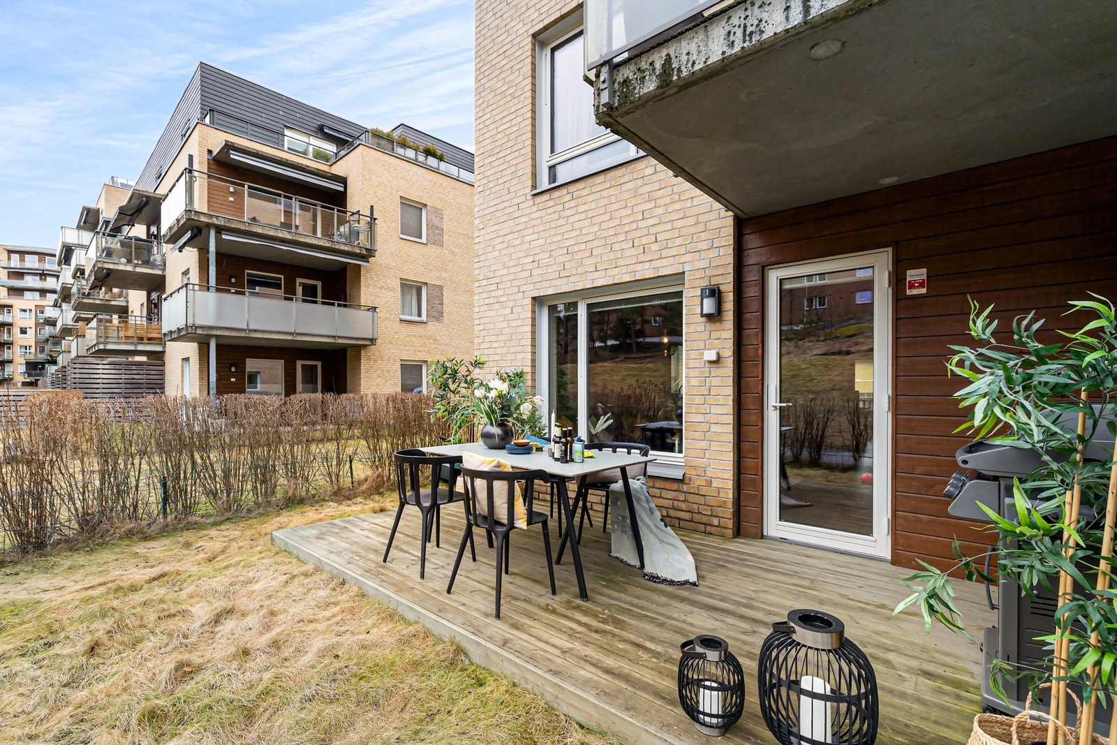 Kul og arealeffektiv planløsning med solrik uteplass Galleribilde