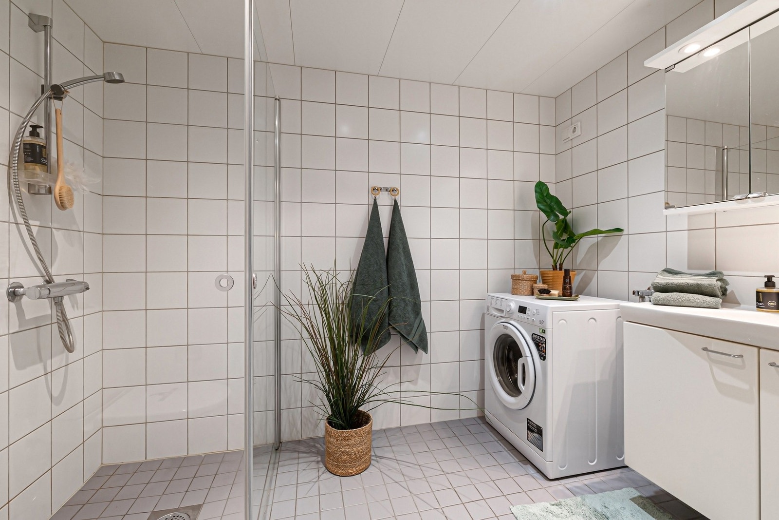 Pent flislagt bad Galleribilde