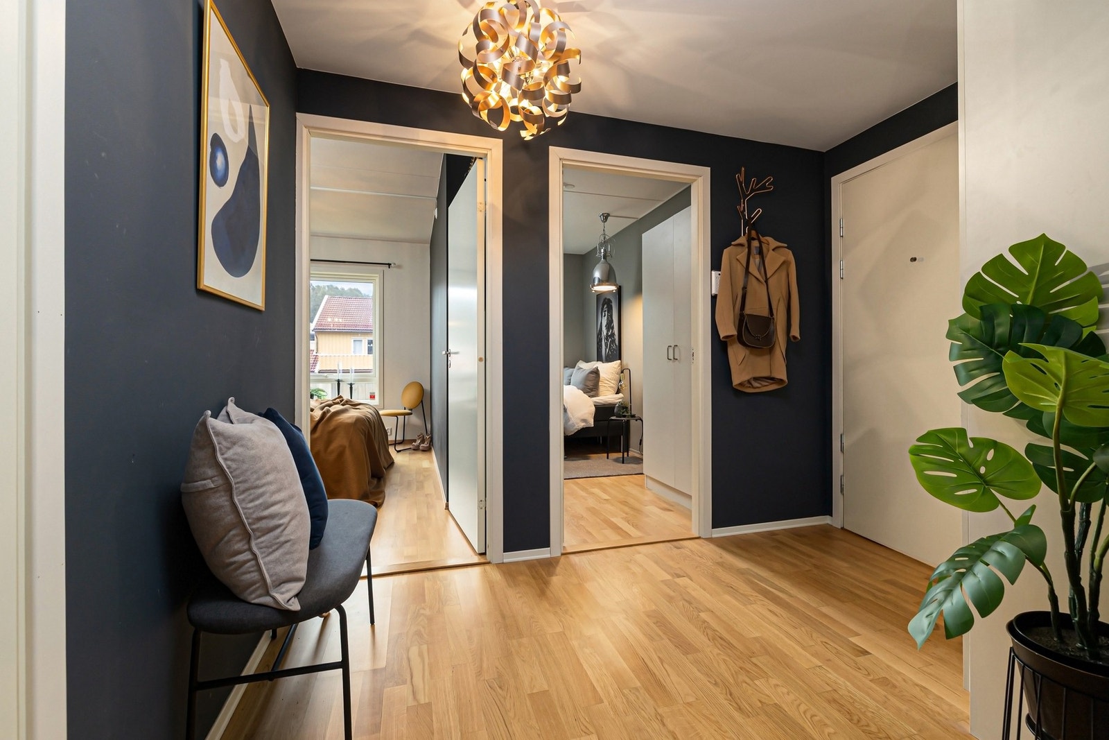 Entrè/gang med god plass til yttertøy og sko Galleribilde