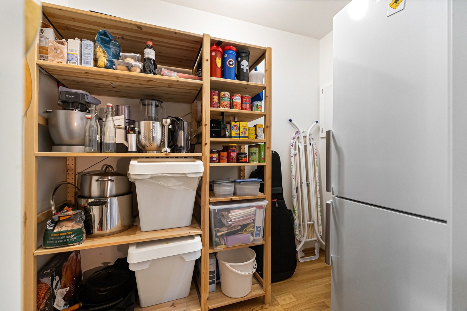 Smart innvendig bod med inngang fra entrè/gang Galleribilde