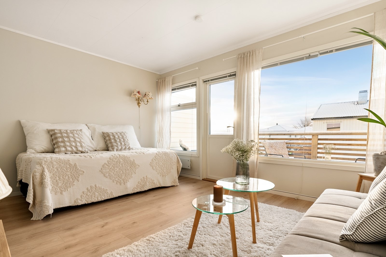 Stue/soverom med god plass til sovesofa/seng. Galleribilde