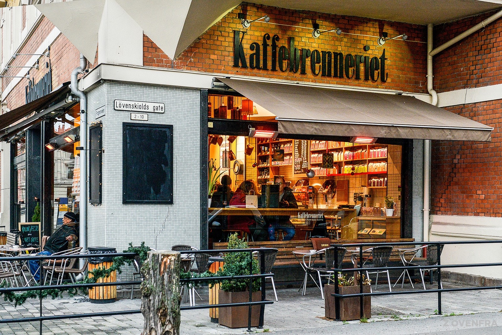 Alltid god stemning på Kaffebrenneriet Frogner, hvor du kan tusle ned og få dagens første kaffe. Galleribilde