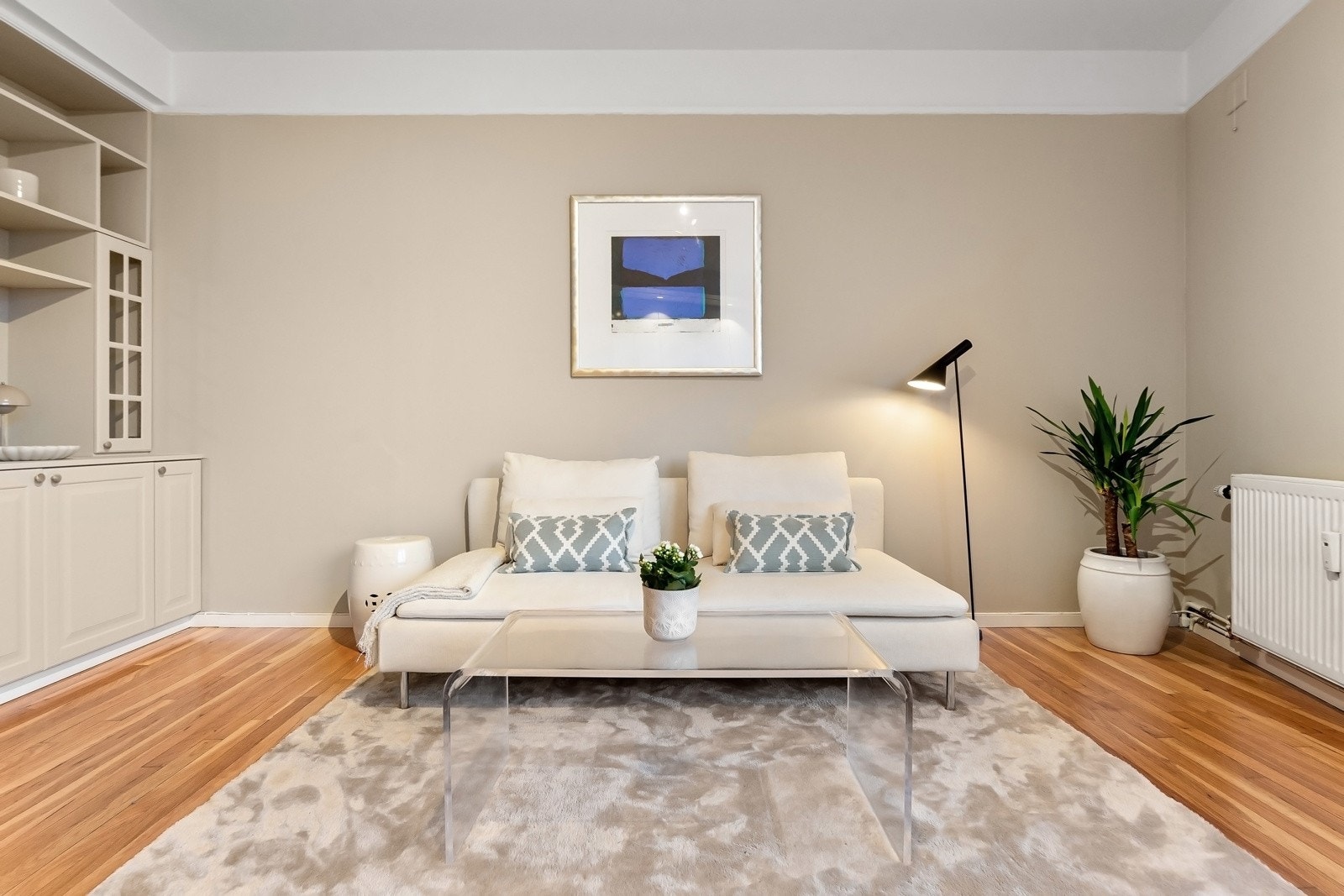 Velkommen inn i en arealeffektiv og meget praktisk 2-roms, et fint utleieobjekt eller det perfekte førstegangskjøpet. Galleribilde