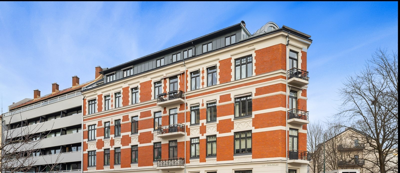 En klassisk og svært attraktiv 5-roms selveierleilighet med fantastisk beliggenhet, tilbaketrukket og rolig, midt på Frogner/Briskeby. Galleribilde