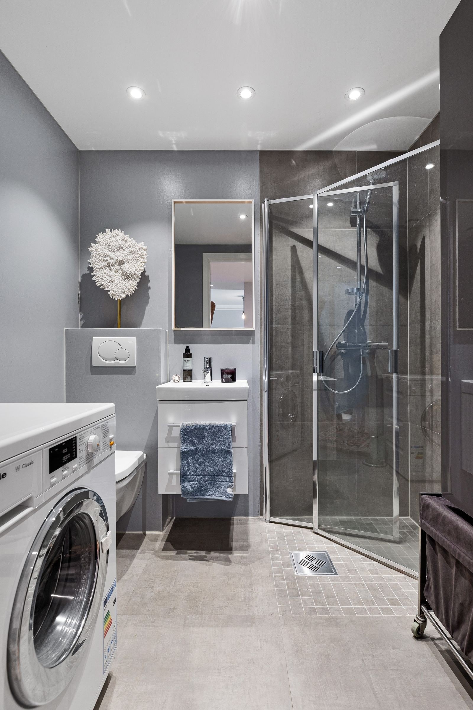 Delikat bad med varme i gulv Galleribilde