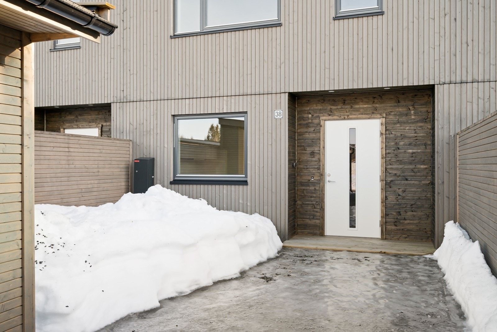 Et hyggelig inngangsparti ønsker deg velkommen inn. Galleribilde