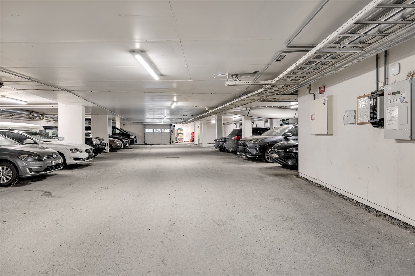 Fast parkeringsplass i felles garasjeanlegg Galleribilde