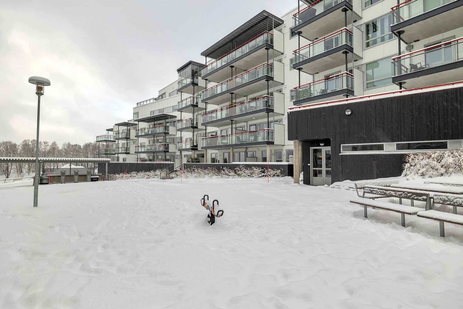 Gode bussforbindelser like utenfor blokka med ruter som tar deg direkte til Giæverbukta, UiT/UNN og Tromsø sentrum Galleribilde