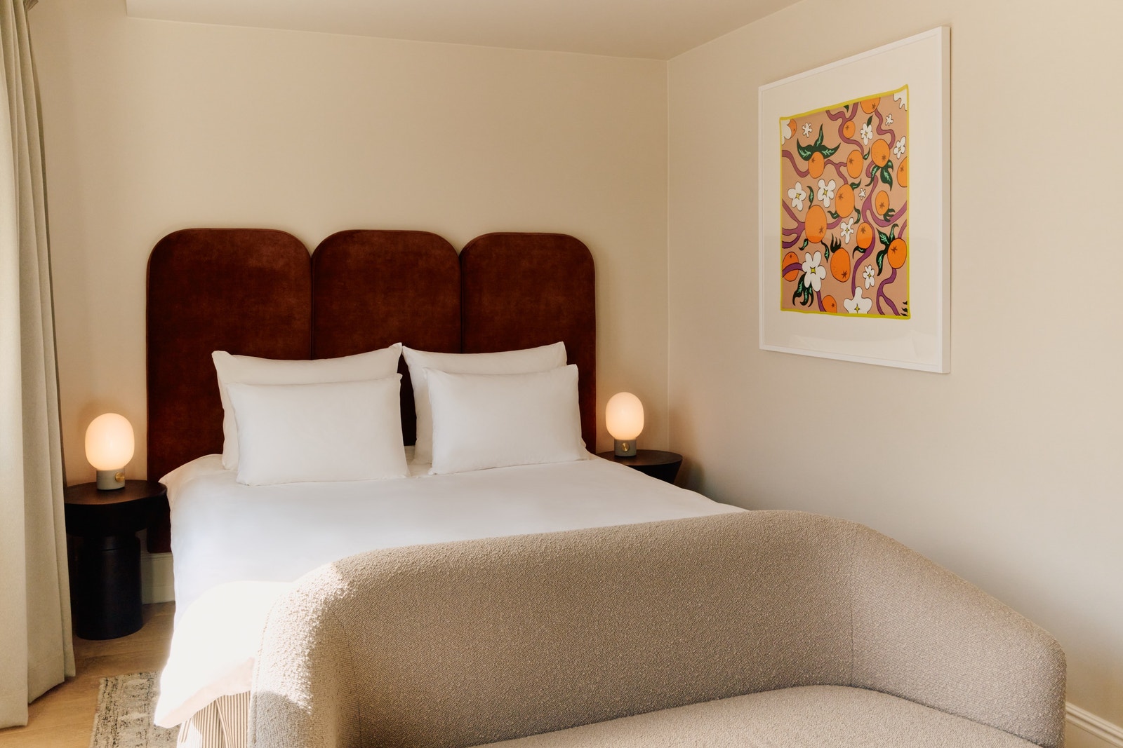 Seng fra Jensen og sengetøy i 100 % egyptisk bomull som byttes hver 7. dag. Galleribilde