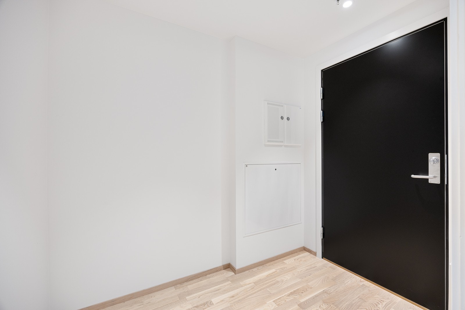 Entreen har, som resten av leiligheten behagelig vannbåren gulvvarme. Galleribilde