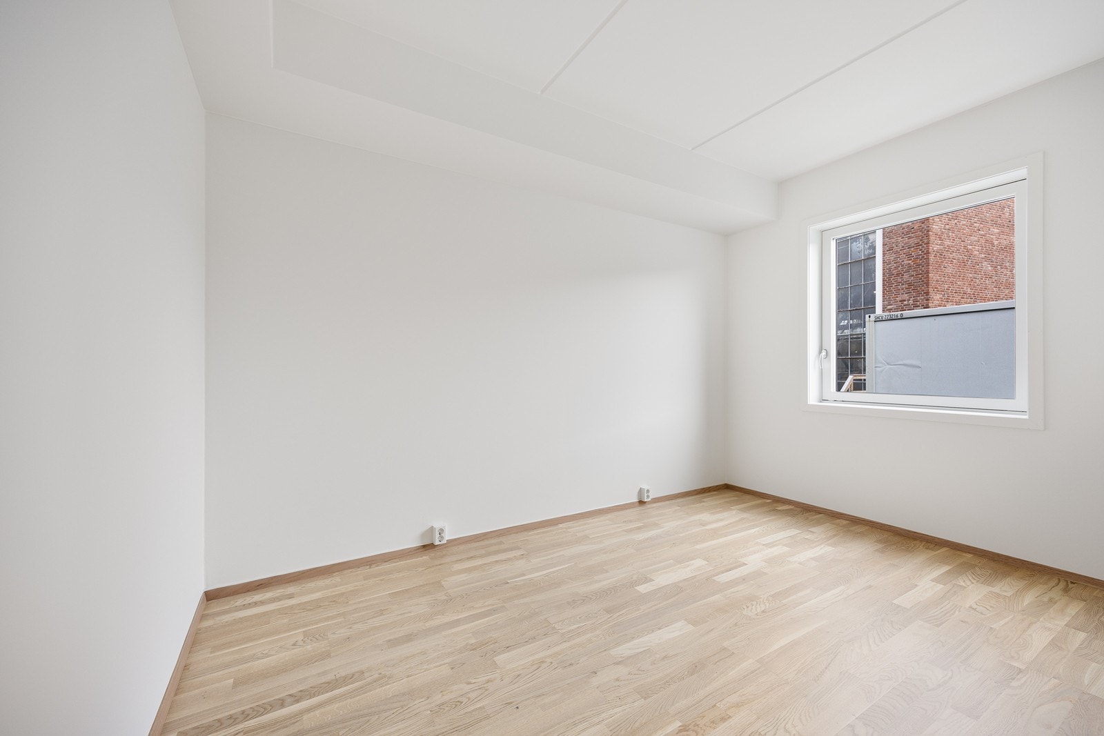 Hovedsoverommet har god plass til dobbeltseng, garderobe og nattbord. Galleribilde