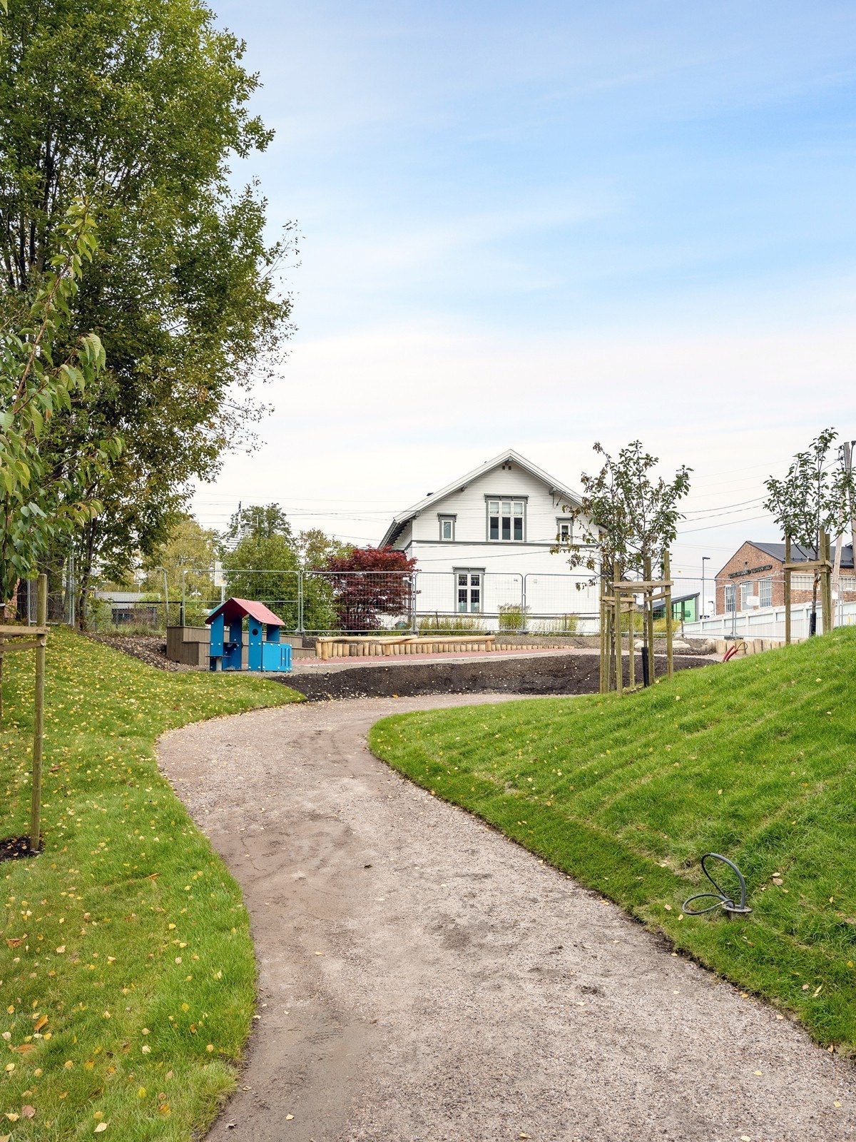 Fra boligen er det kort gangavstand til "alt". Galleribilde