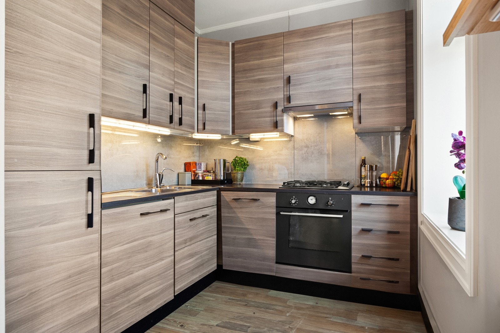 Leiligheten er pusset opp i nyere tid, så her kan du enkelt flytte rett inn Galleribilde