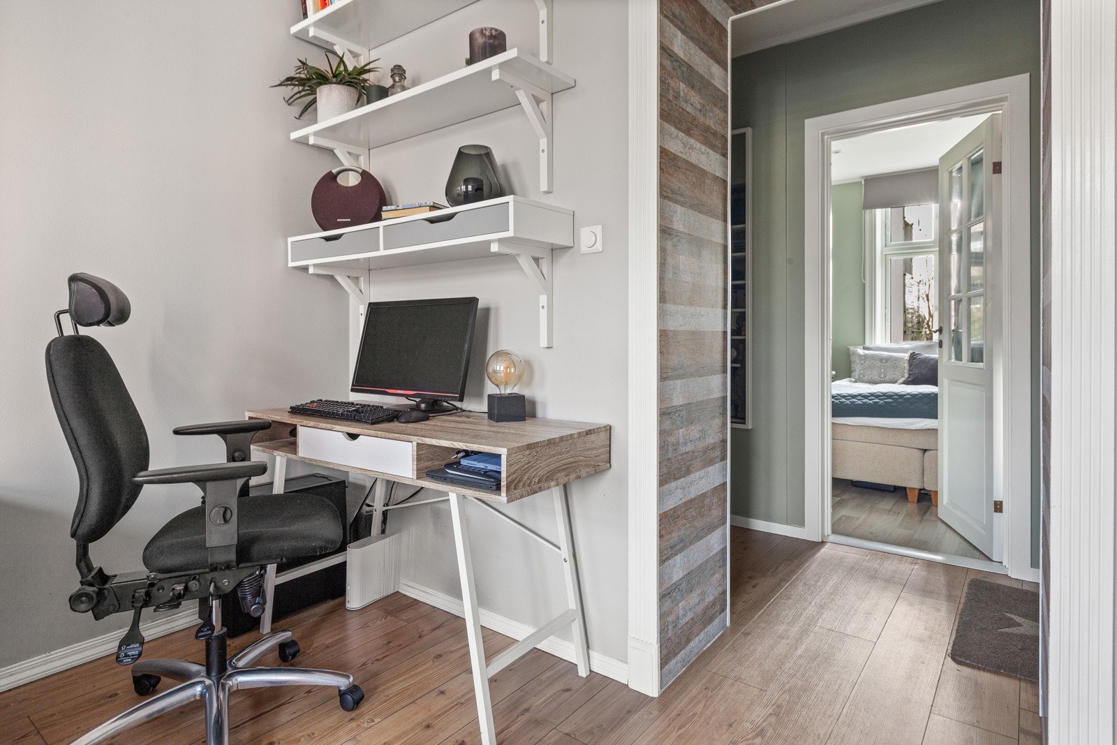 Mulighet for hjemmekontorplass i stuen Galleribilde