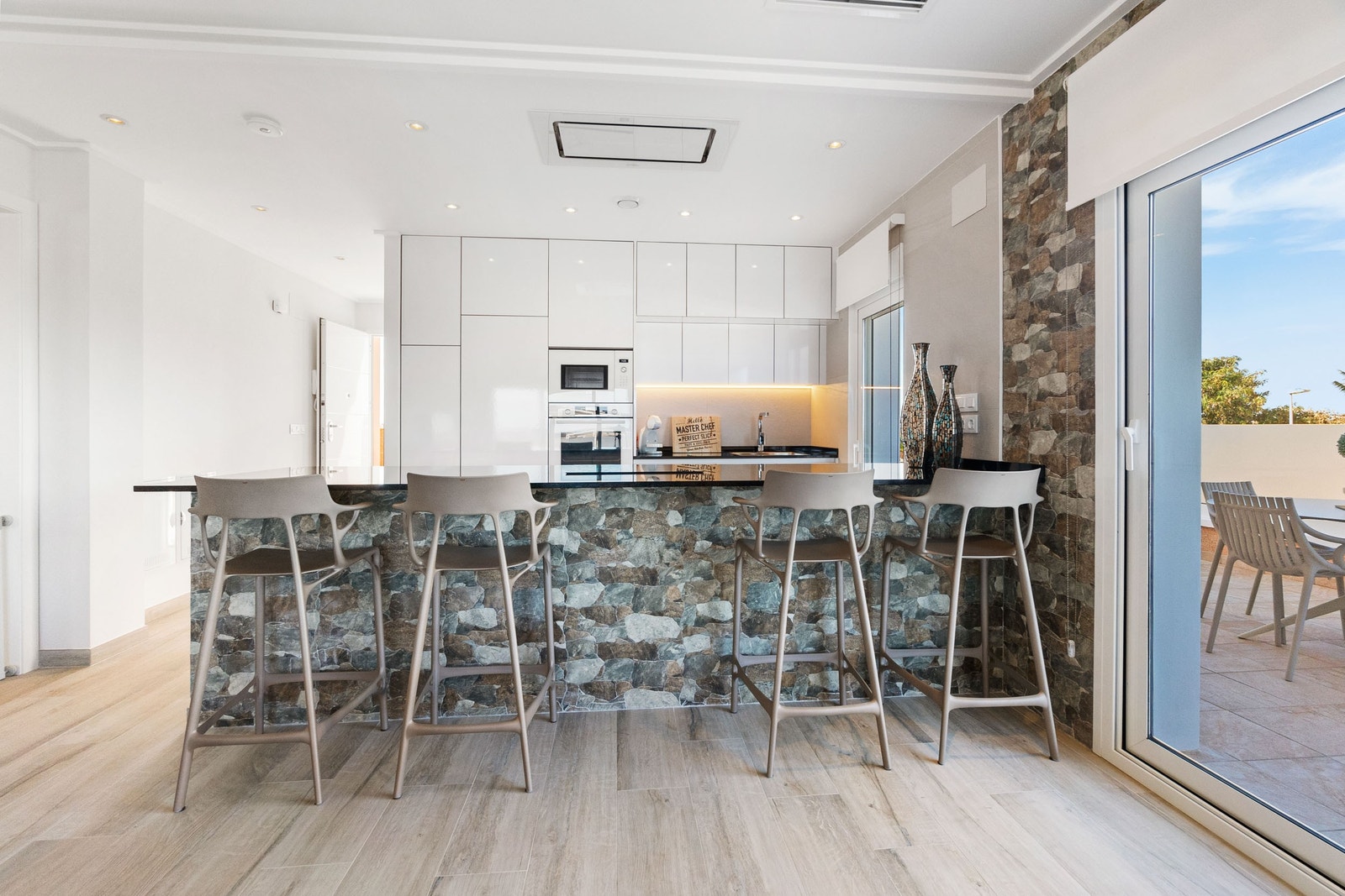 Stue med åpen kjøkkenløsning Galleribilde