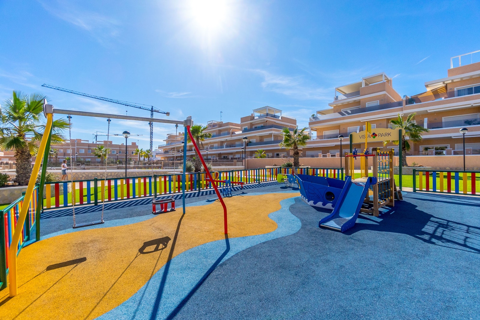 Lekeplass inne på lukket område Galleribilde