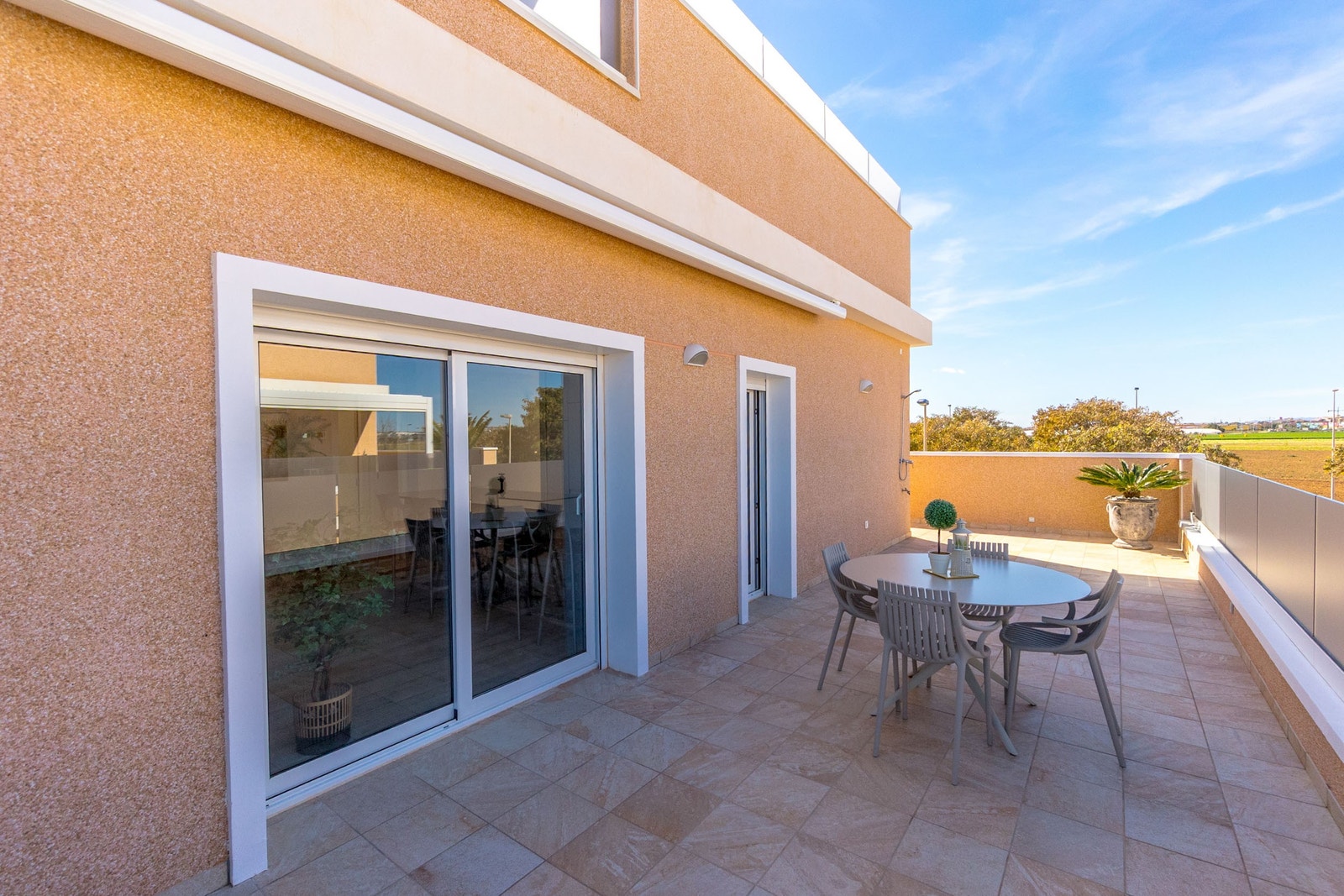 Terrasse på 1. plan Galleribilde