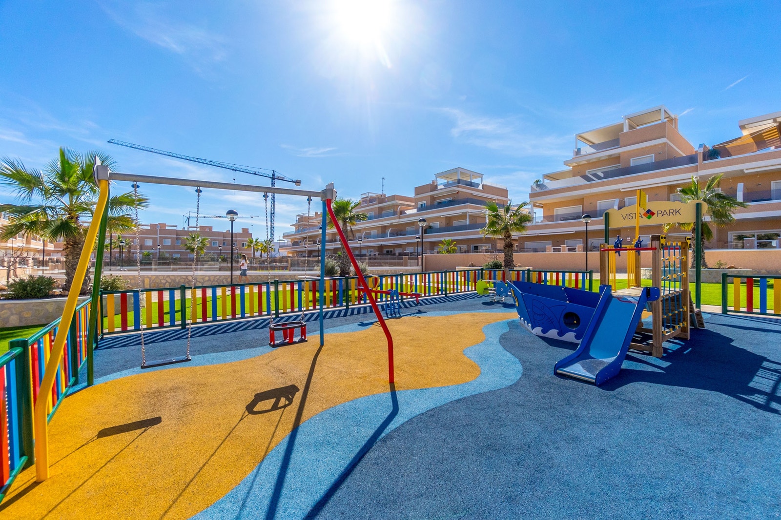 Lekeplass inne på lukket område Galleribilde