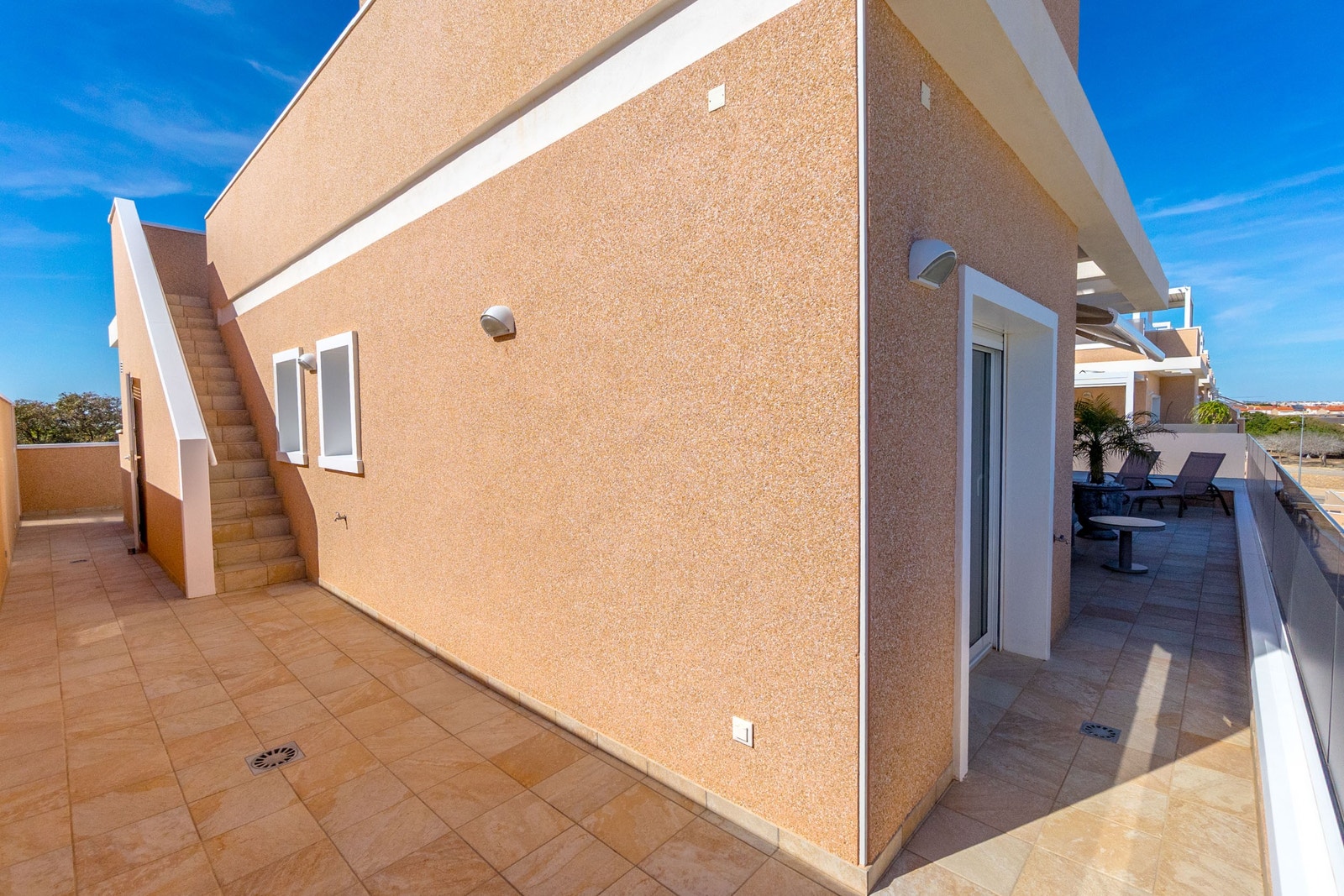 Terrasse og trapp opp til takterrassen Galleribilde