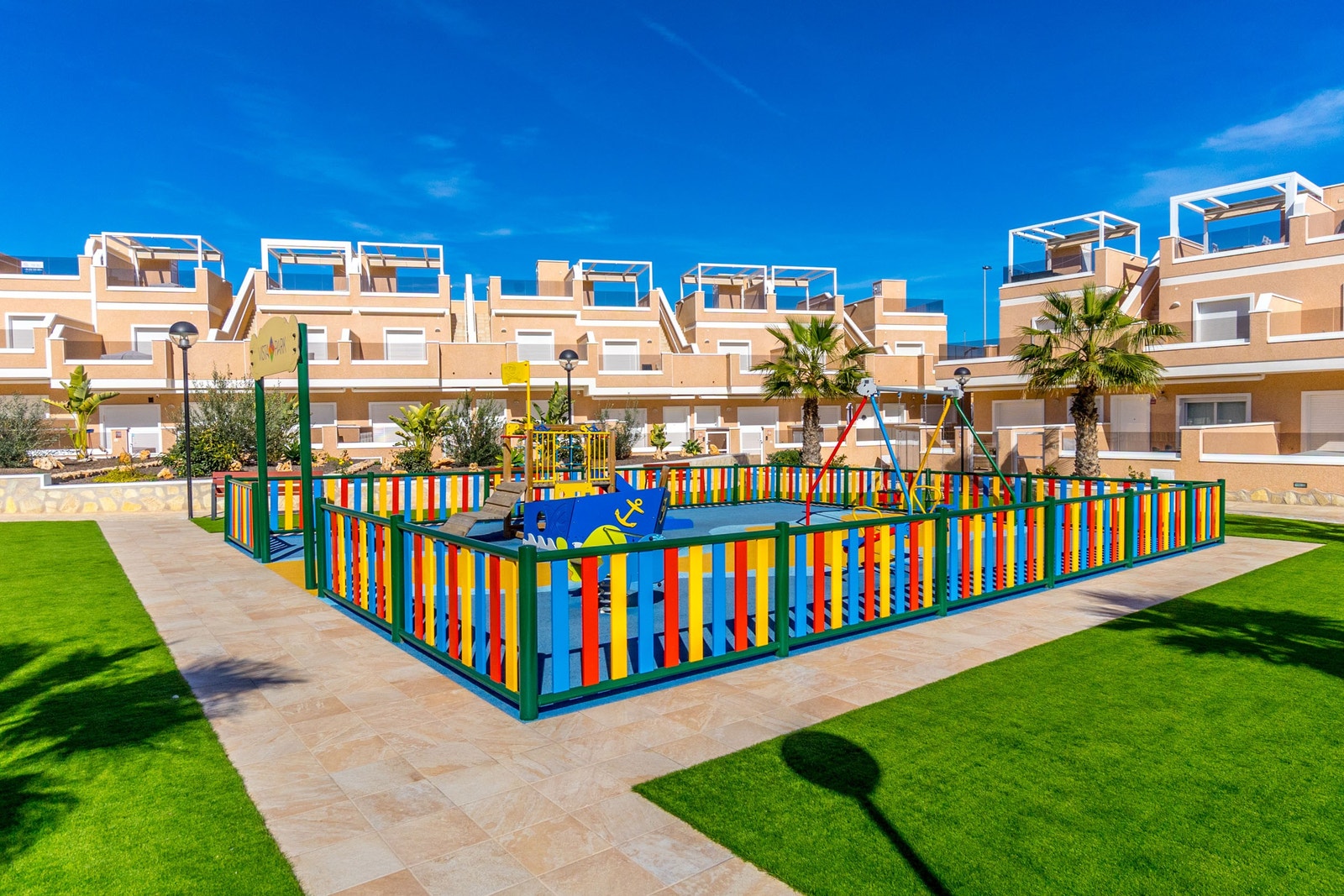 Lekeplass inne på lukket område Galleribilde