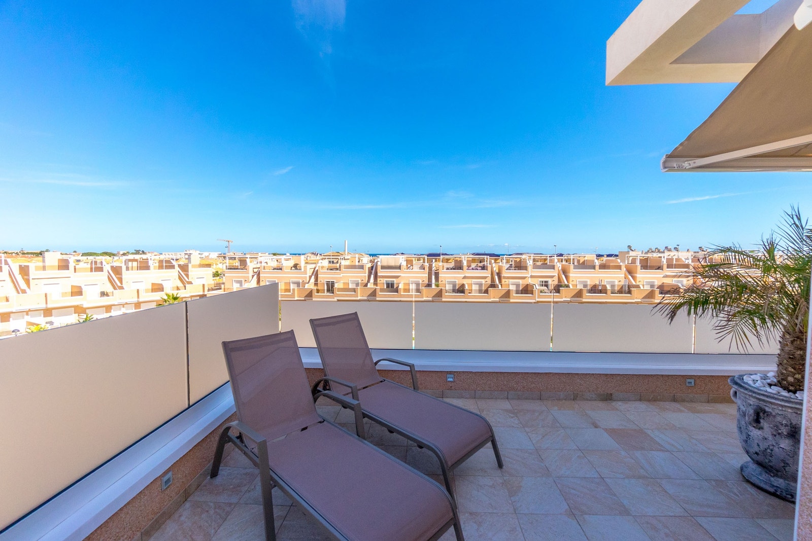 Terrasse på 1. plan Galleribilde