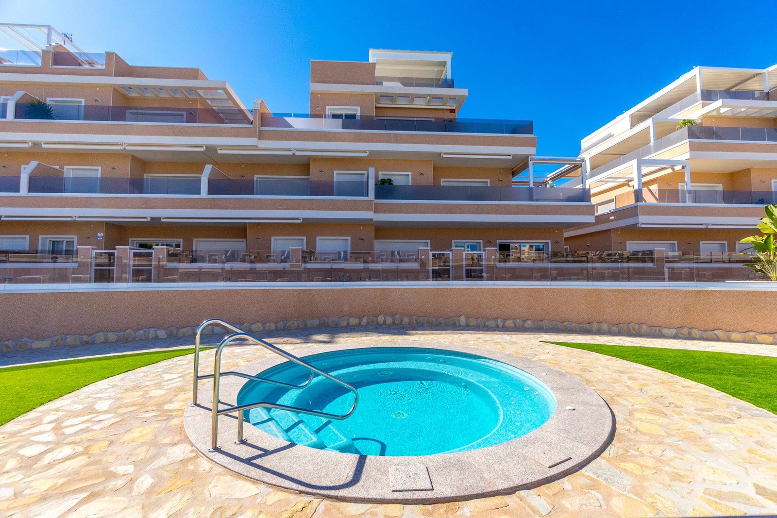 Felles oppvarmet bobblebad Galleribilde