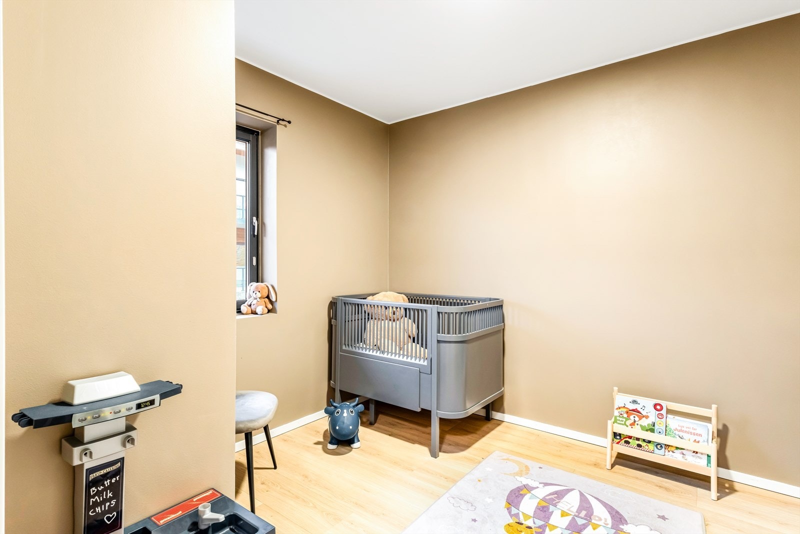 Soverom nr. 2 passer perfekt som barnerom, gjesterom, kontor eller hobbyrom. Galleribilde