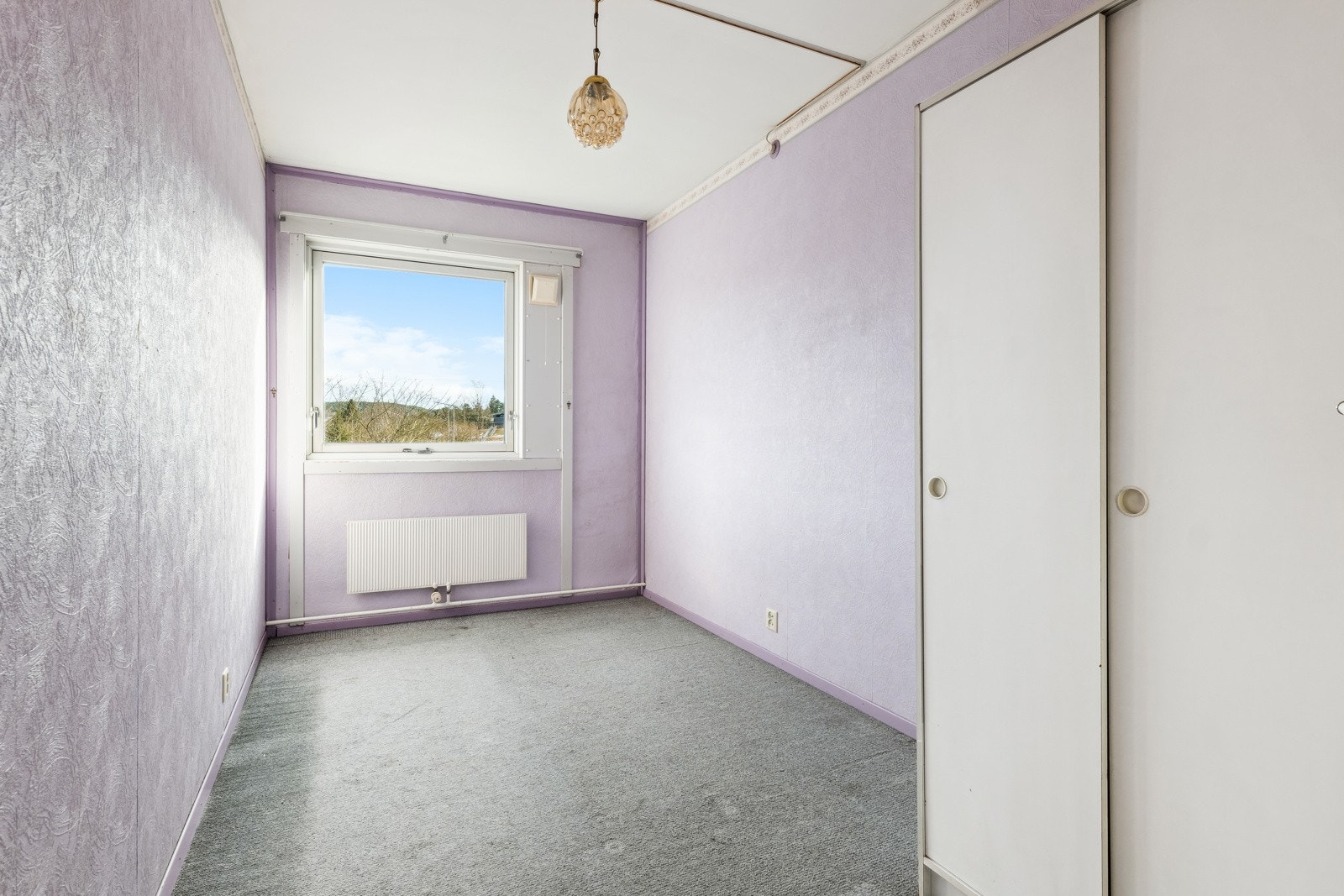 Soverom II med garderobeksap som medfølger. Galleribilde