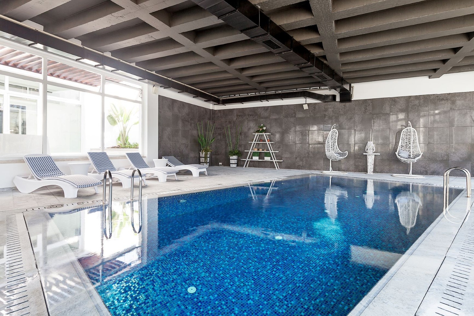 Innendørs basseng Galleribilde