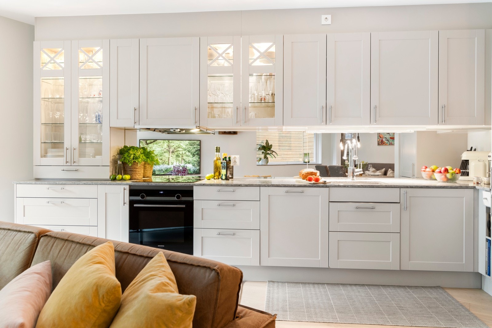 Lys, delikat og innbydende leilighet med god standard og planløsning. Galleribilde