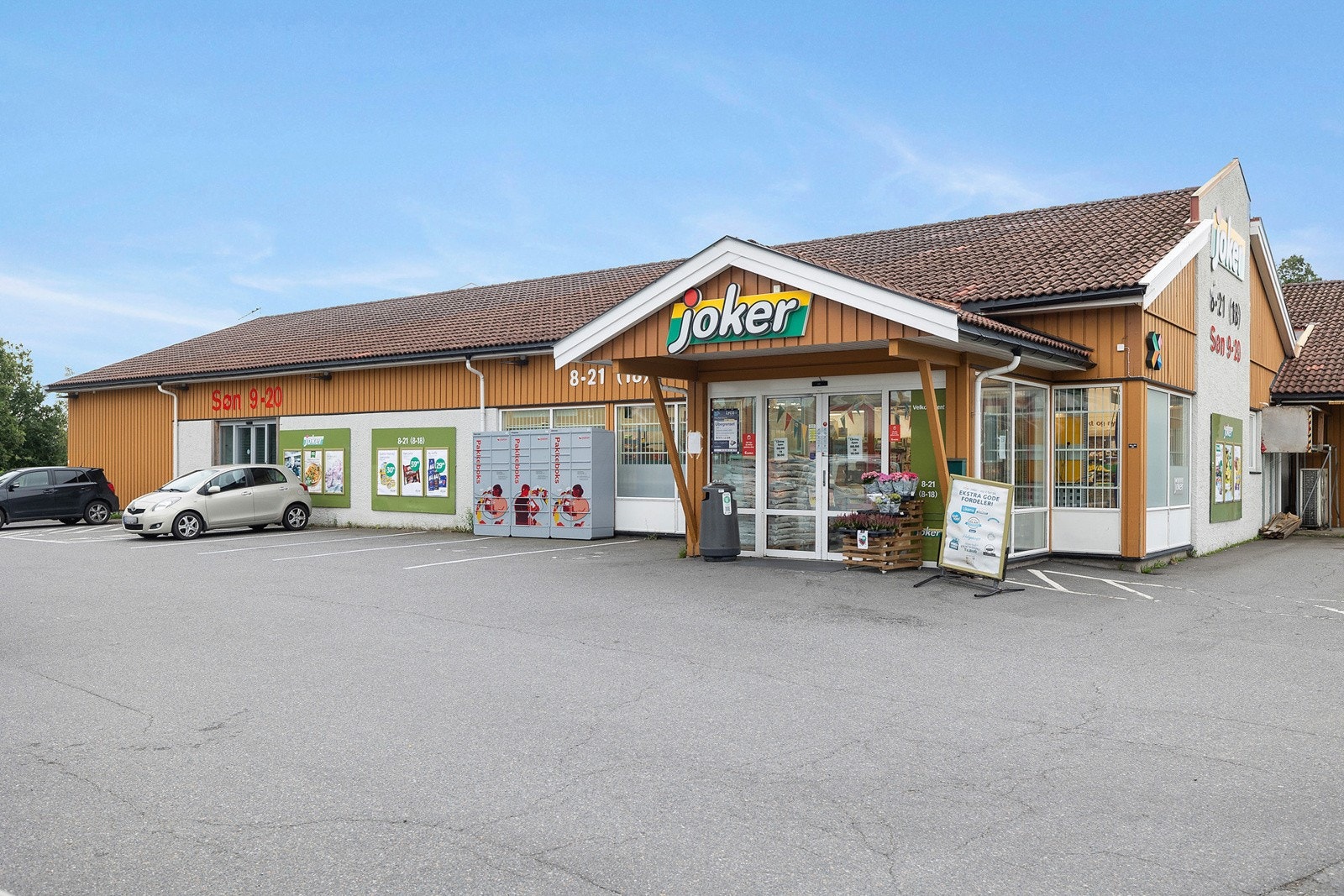 Dagligvarehandelen kan gjøres blant annet på Joker som ligger rett i nærheten av boligen. Galleribilde