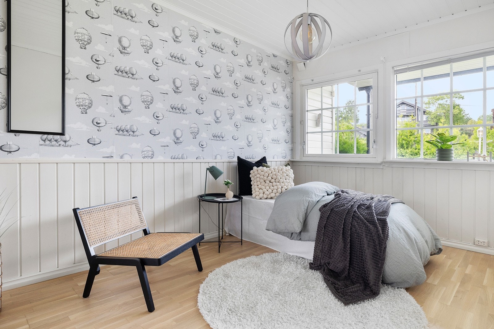 Det andre soverommet i underetasjen er lyst og trivelig.Dette har også garderobeskap. Galleribilde