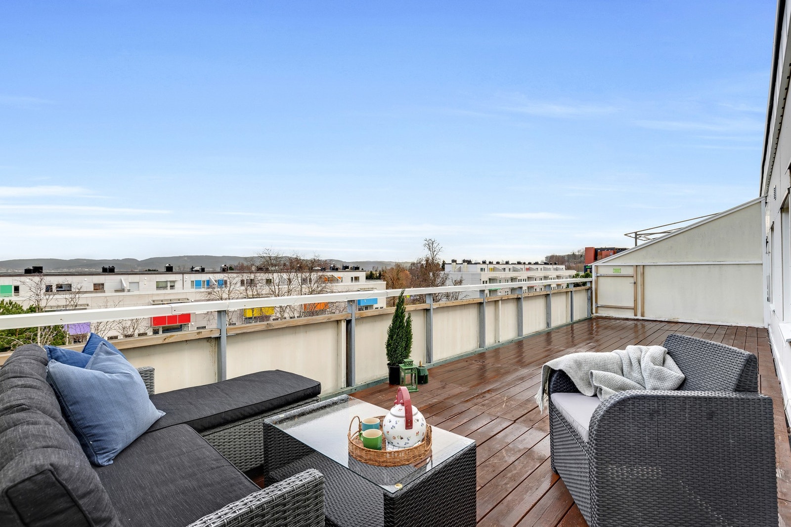 På takterrassen kan du møblere med flere sittegrupper og grill. Galleribilde