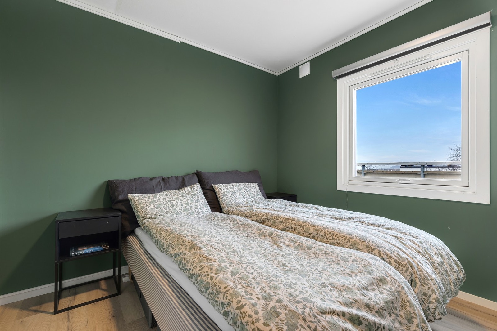 Romslig soverom på 8,8 kvm. Galleribilde