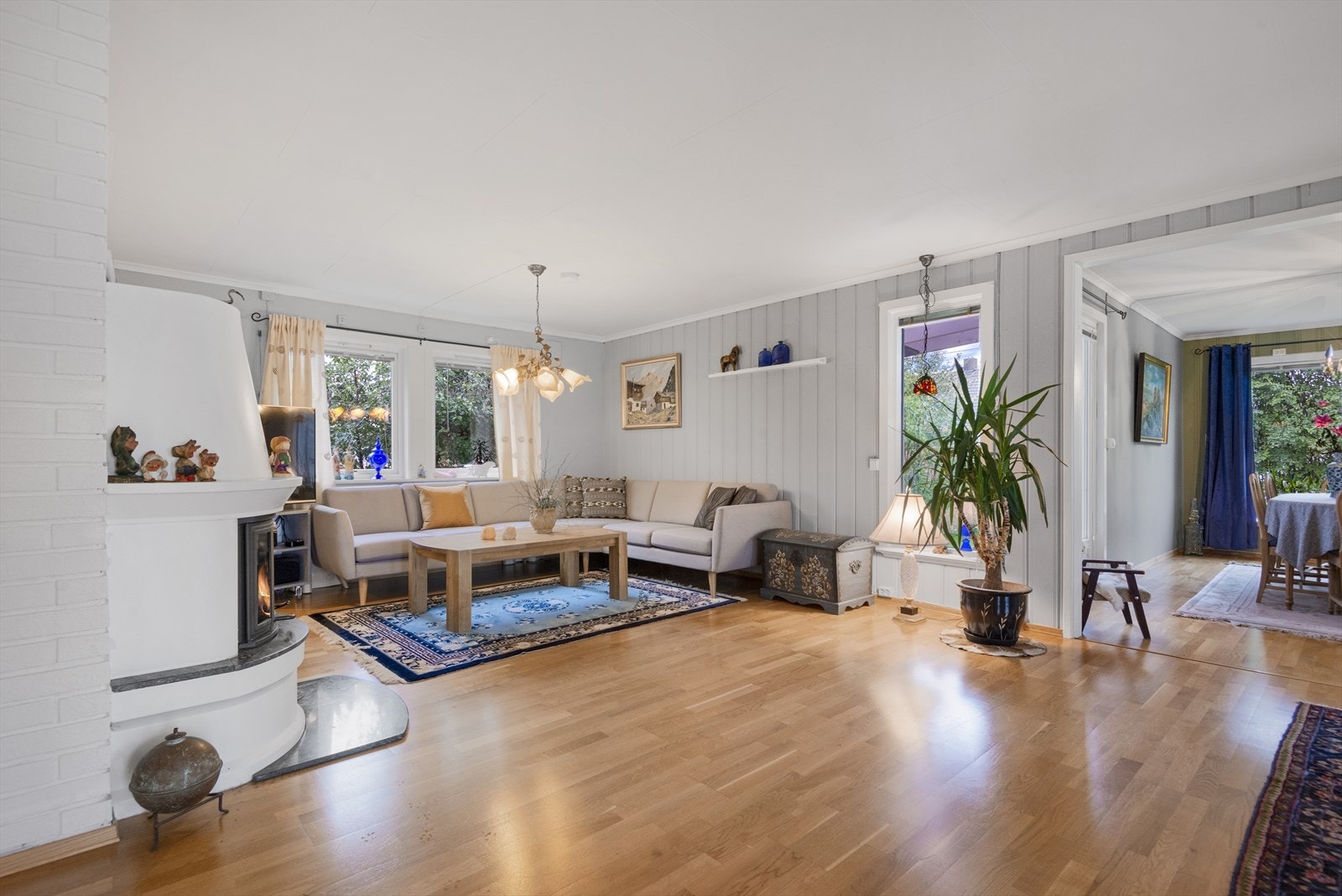 Innbydende og romslig stue. Galleribilde