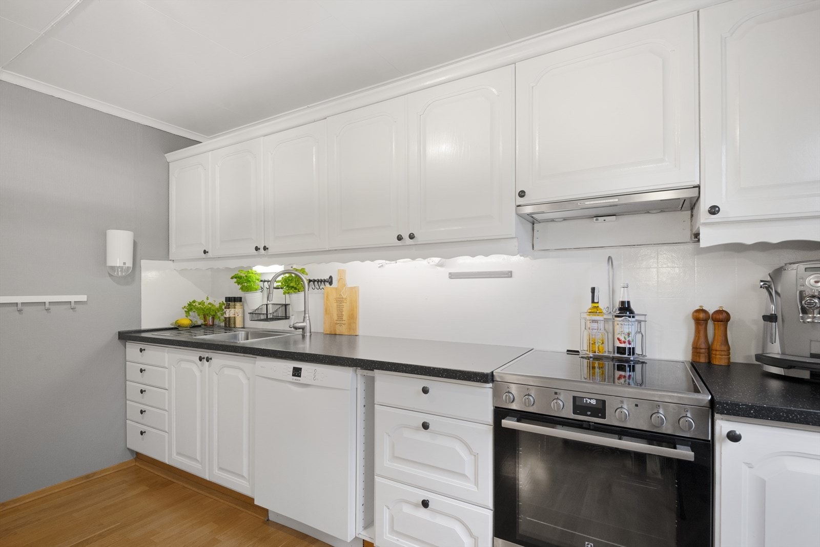 God skap -og benkeplass. Galleribilde