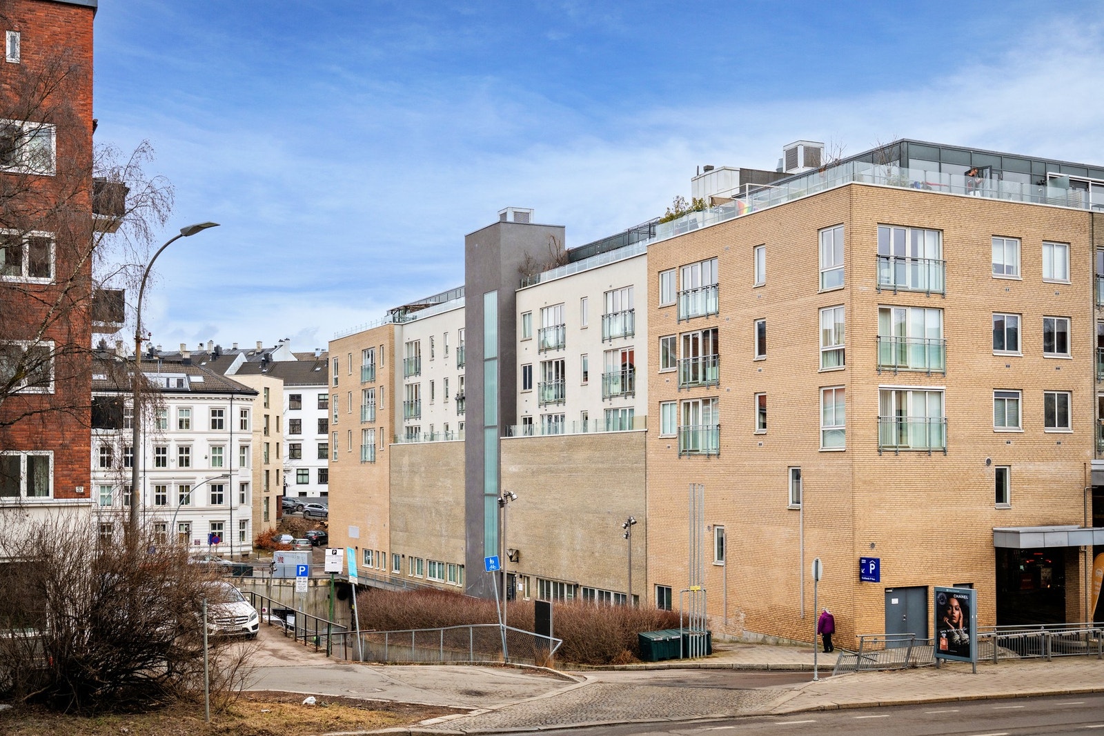 Leiligheten ligger sentralt til rett ved Ilaparken - en grønn oase med sol fra morgen til kveld. Galleribilde