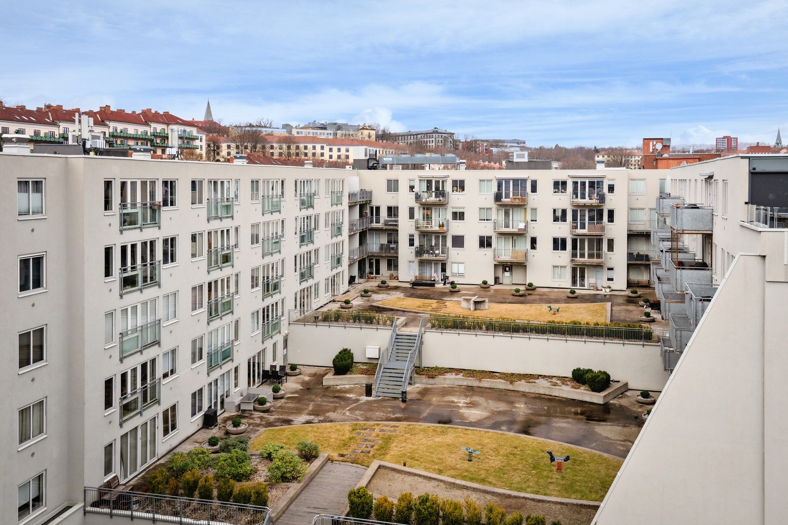 Her bor du i et veldrevet borettslag med et godt bomiljø. Galleribilde