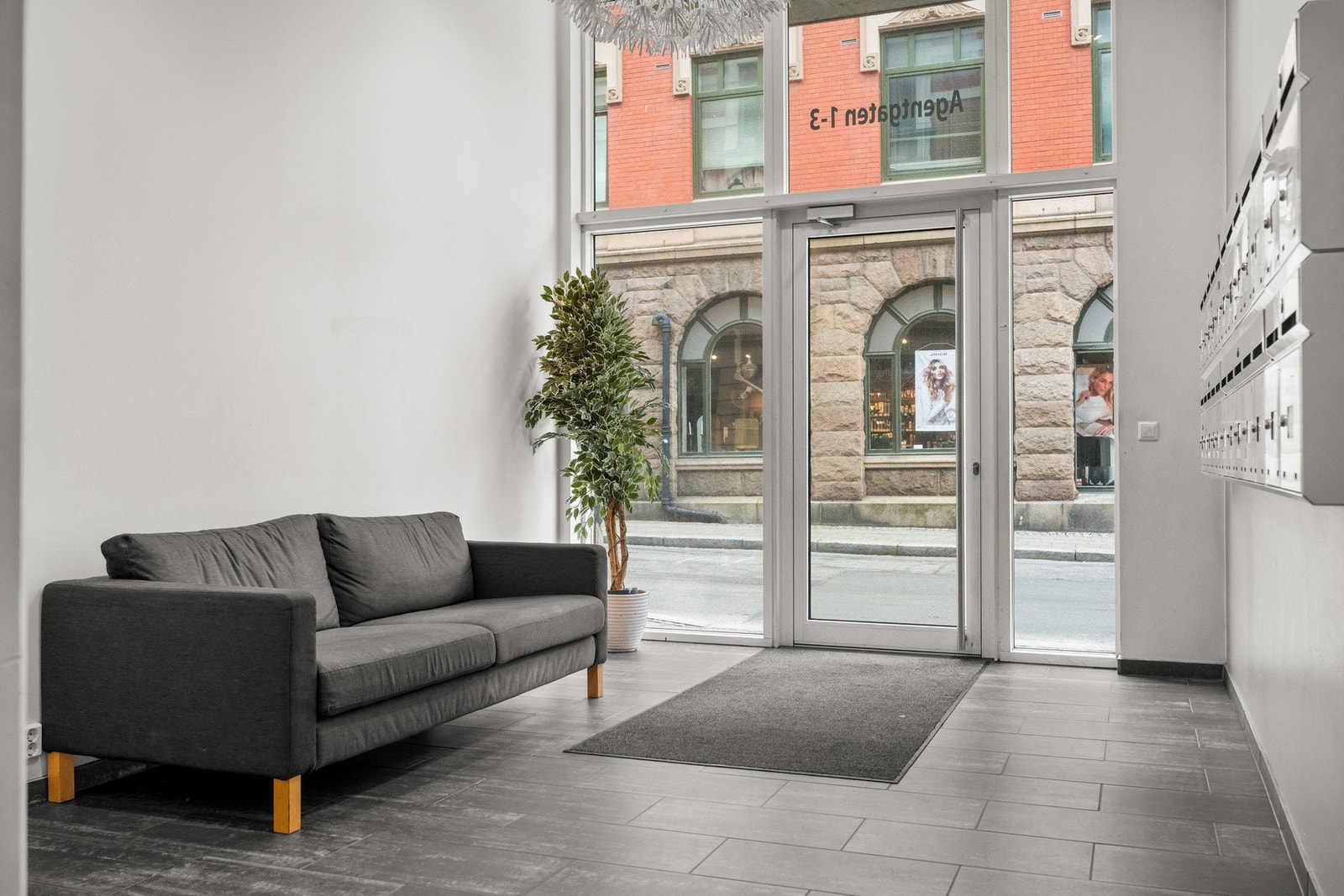 Inngang til eierseksjonen fra Agentgaten. Galleribilde