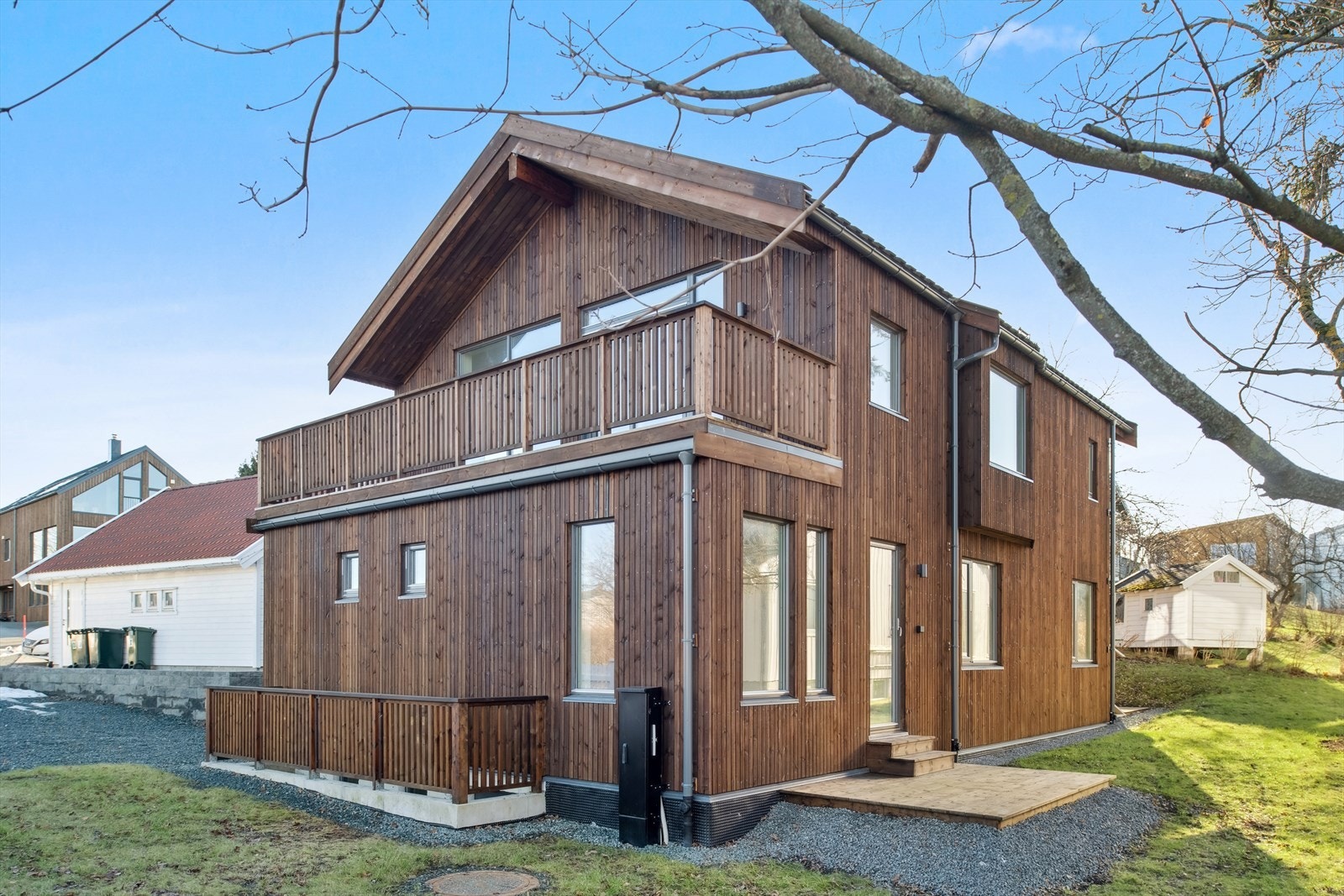 Her bor du i et rolig og familievennlig område med nærhet til både byliv og flotte turområder. Galleribilde