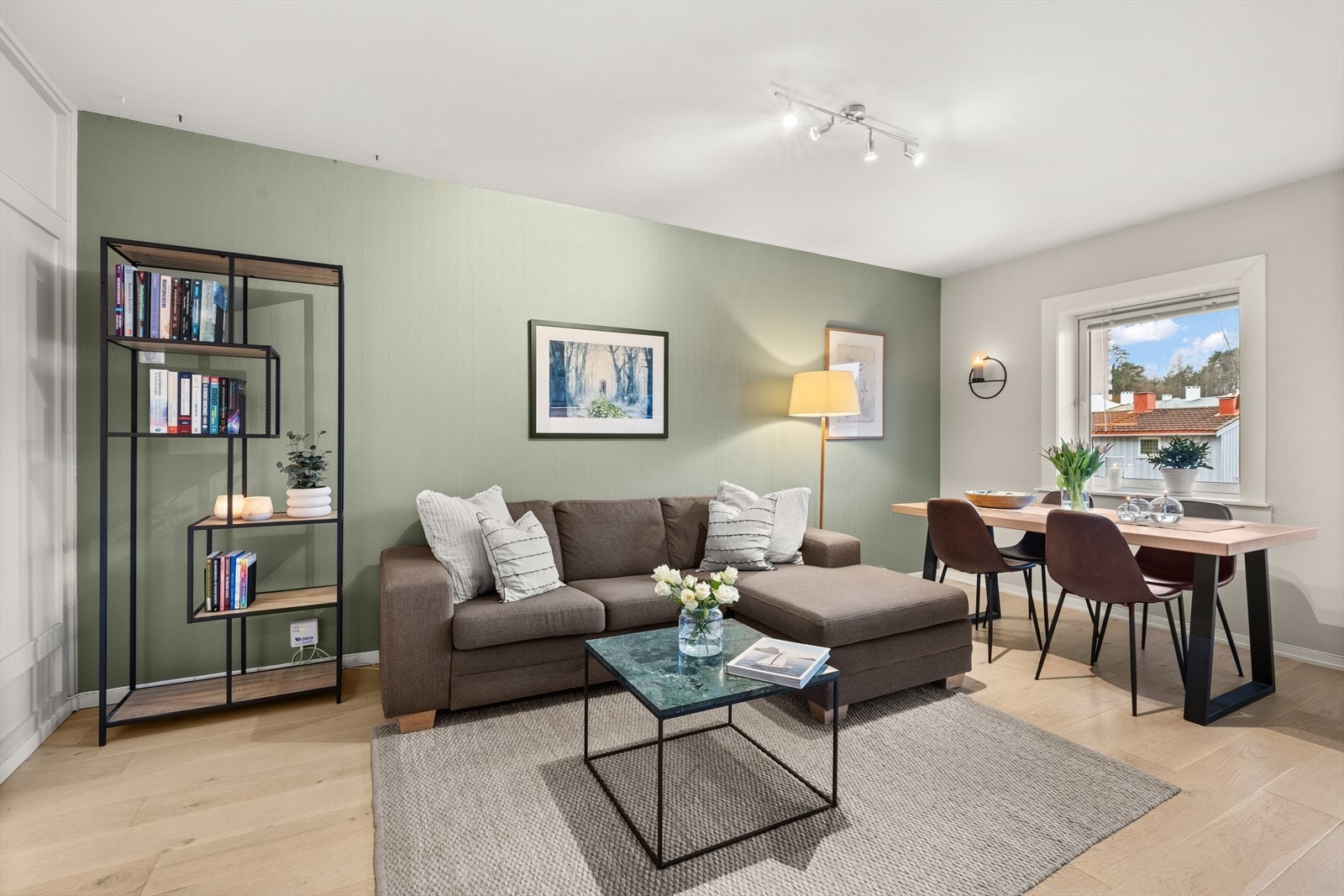 En innbydende og attraktiv 2-roms på populære Manglerud. Galleribilde