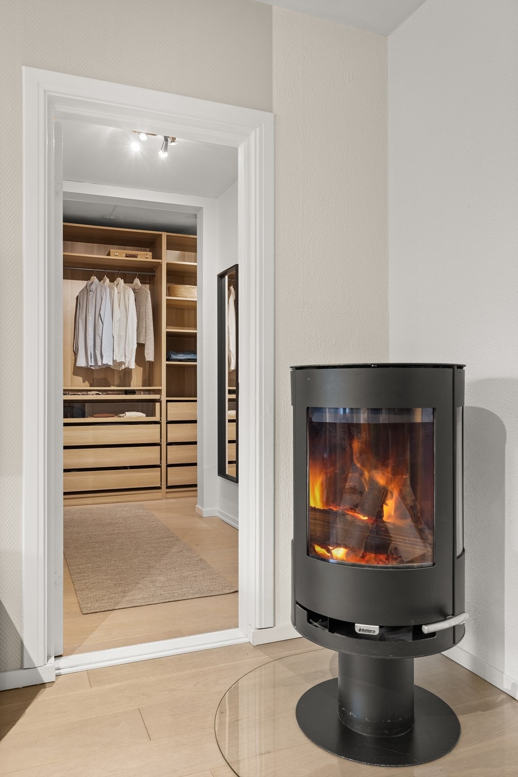 Peis i stue gir en lun og hyggelig atmosfære. Galleribilde