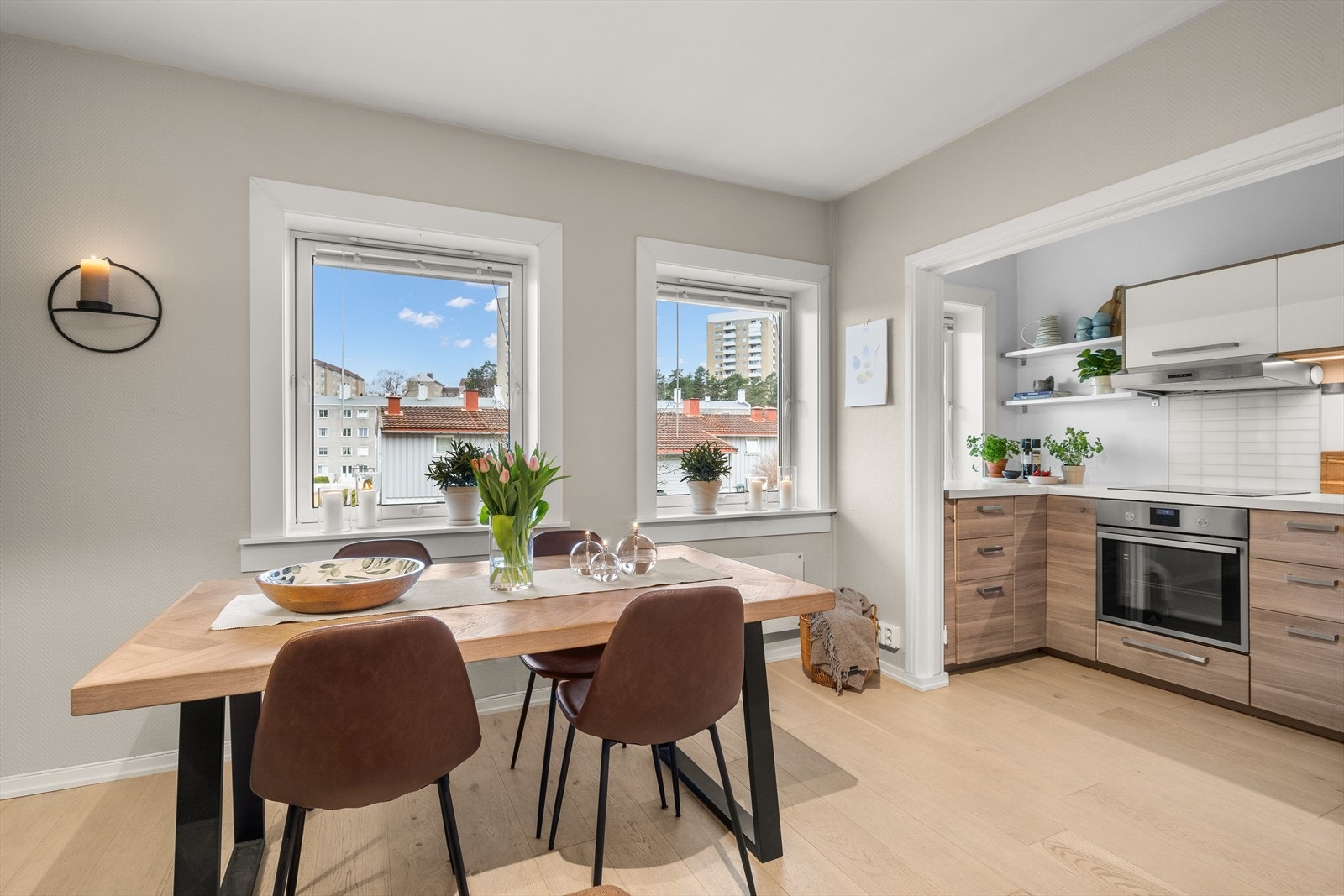 Leiligheten har en god og arealeffektiv planløsning med åpen stue- og kjøkkenløsning. Galleribilde