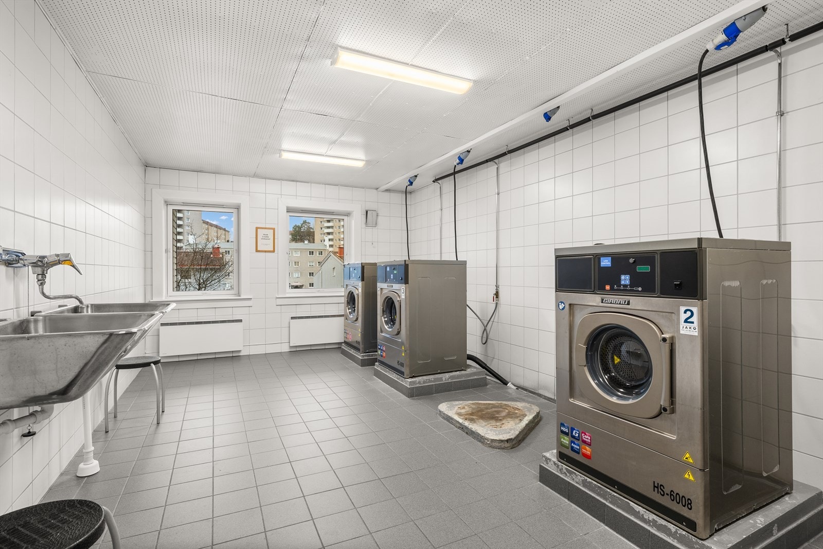 Fellesvaskeri i kjeller. Galleribilde