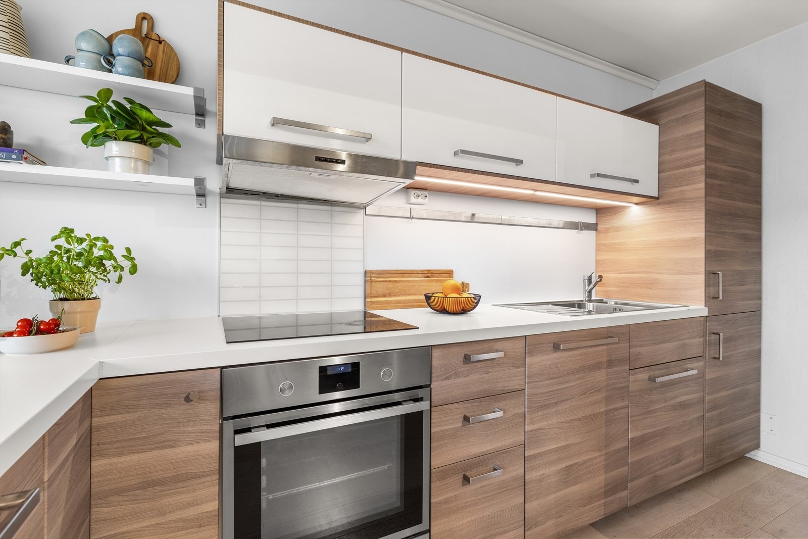 Lekkert IKEA kjøkken fra 2016 med alt integrert. Galleribilde