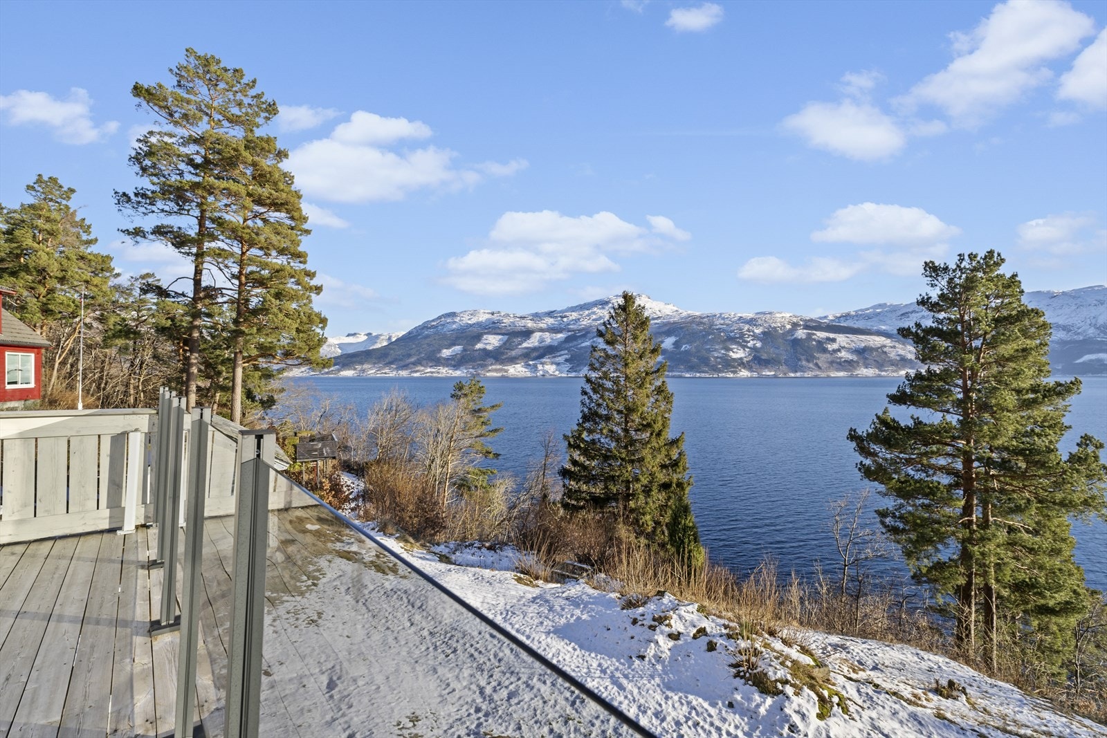 Nydelig sjøutsikt fra terrassen! Galleribilde