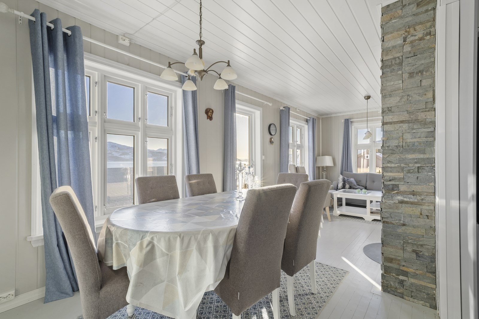 Det er nytt elektrisk opplegg og sikringsskap i boligen Galleribilde