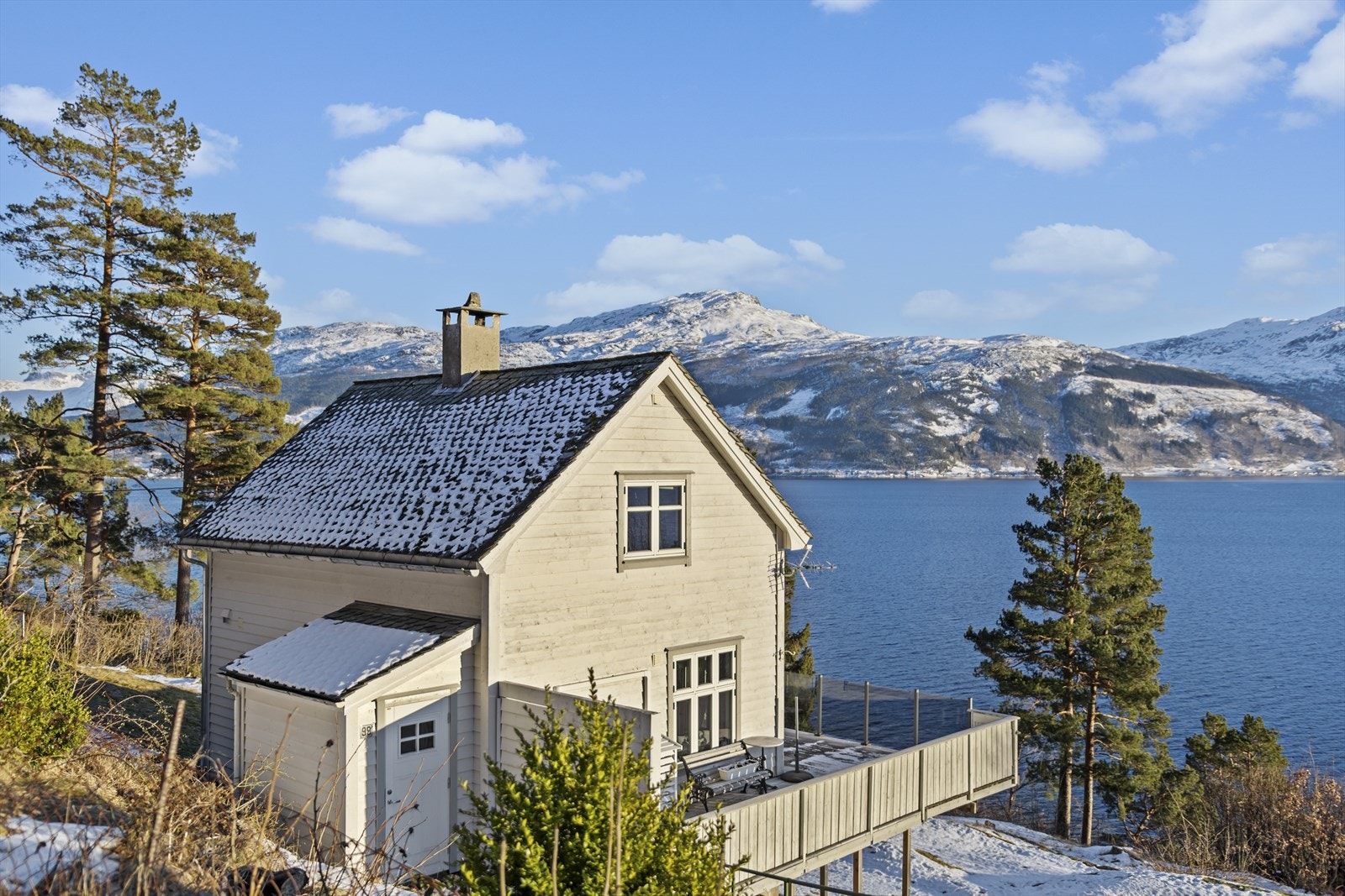 Sturla Nødtvedt v/Eiendomsmegler Vest har gleden av å presentere Kjepsovegen 99 i Ålvik! Galleribilde