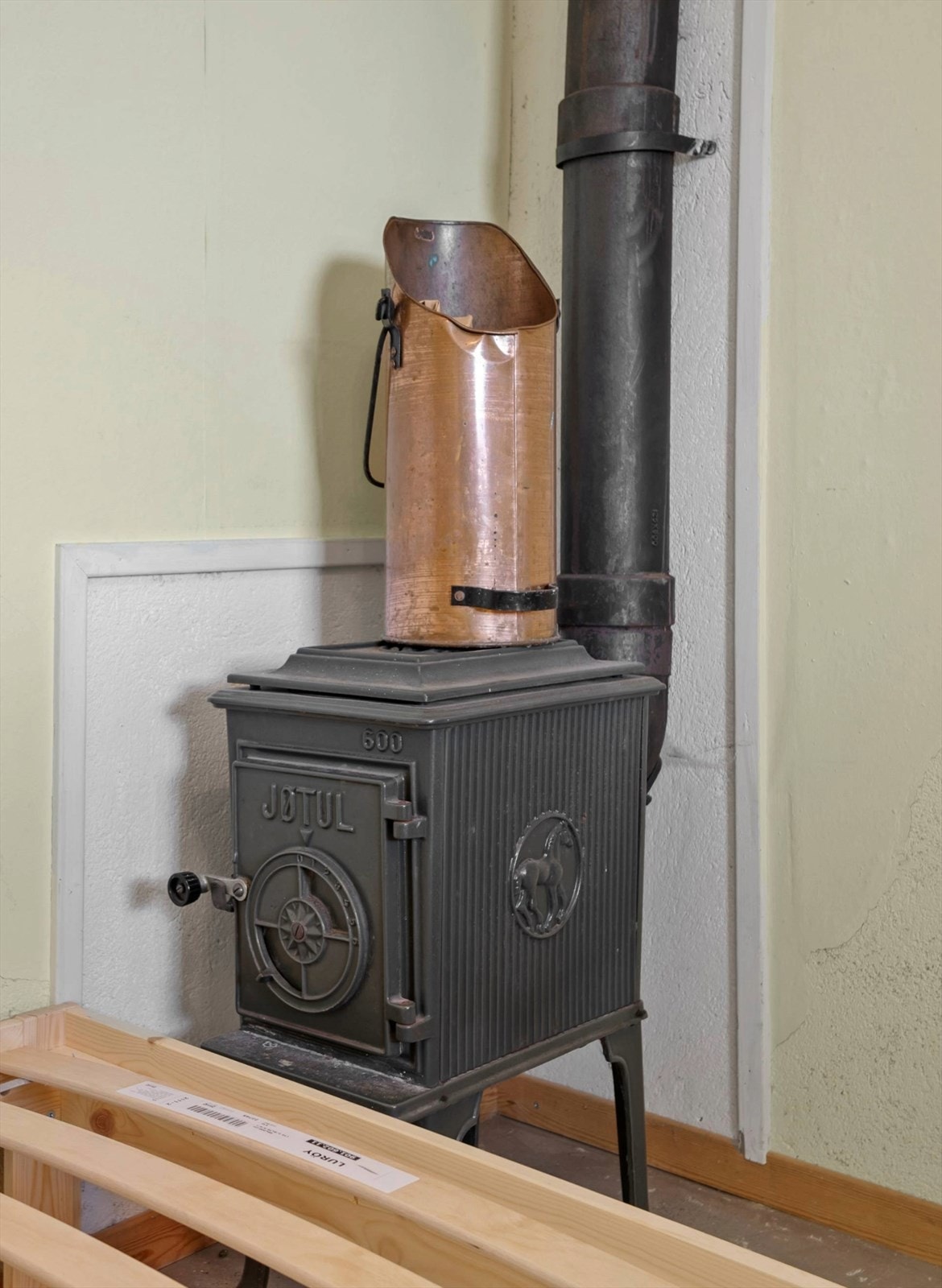 Soverommet i underetasjen har egen vedovn Galleribilde