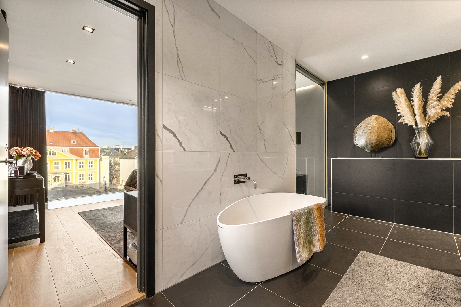 Mekanisk avtrekksventil i himlingen sikrer god luftgjennomstrømning. Galleribilde